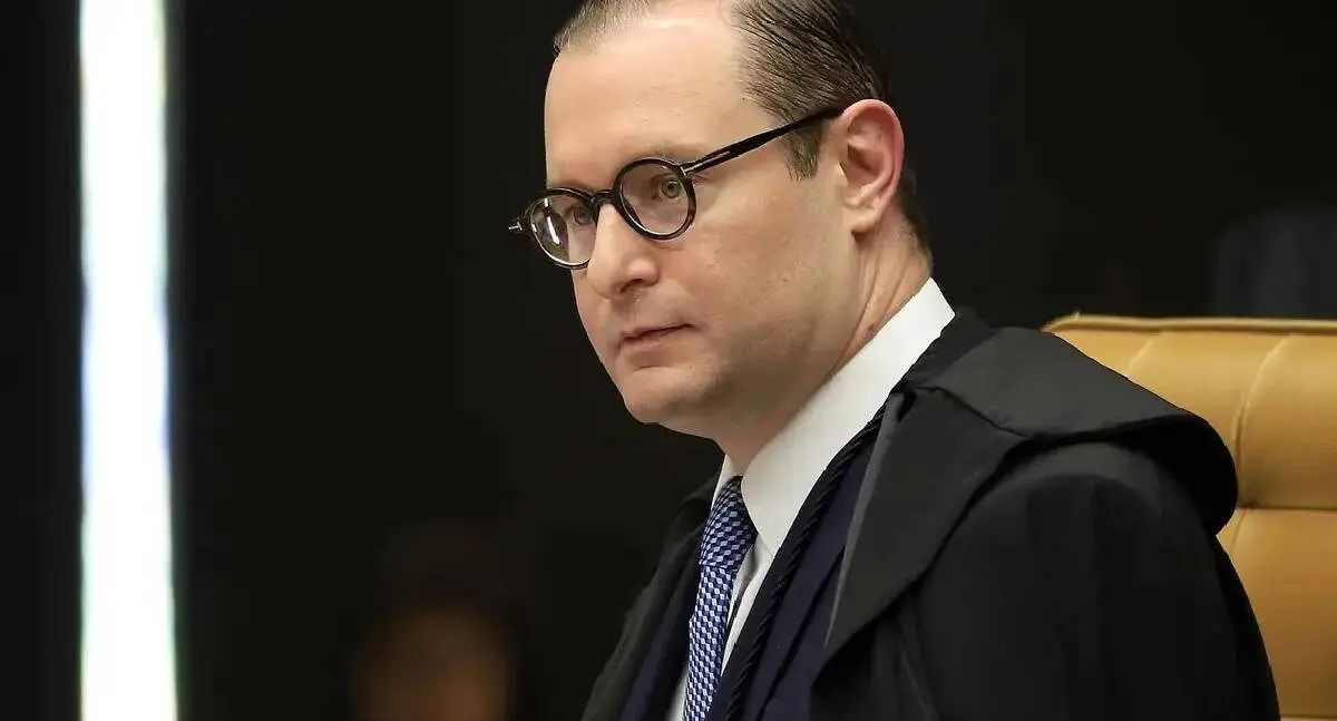 Zanin pede acesso a íntegra do celular de Vorcaro ao STF