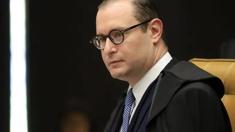 Zanin solicita acesso à íntegra de dados do celular de Daniel Vorcaro em meio a impasses no STF