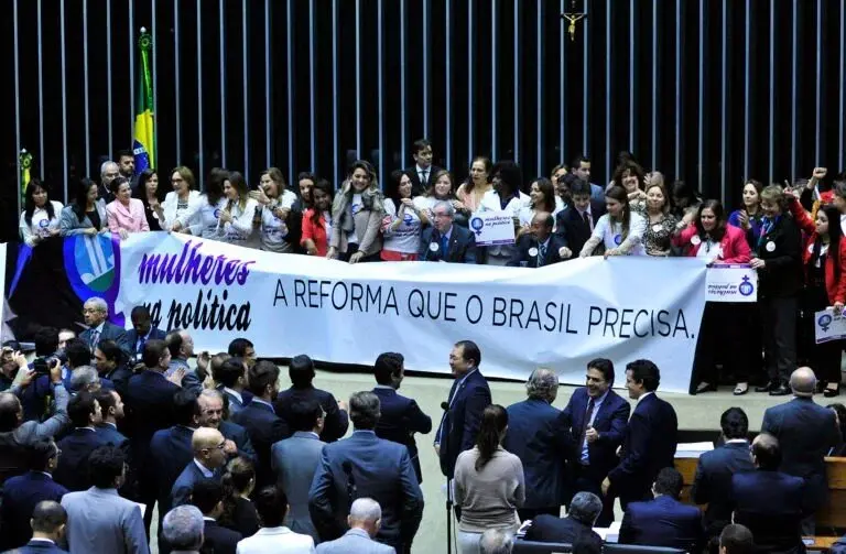 A barreira invisível: o abismo entre o voto feminino e o poder político em Rondônia