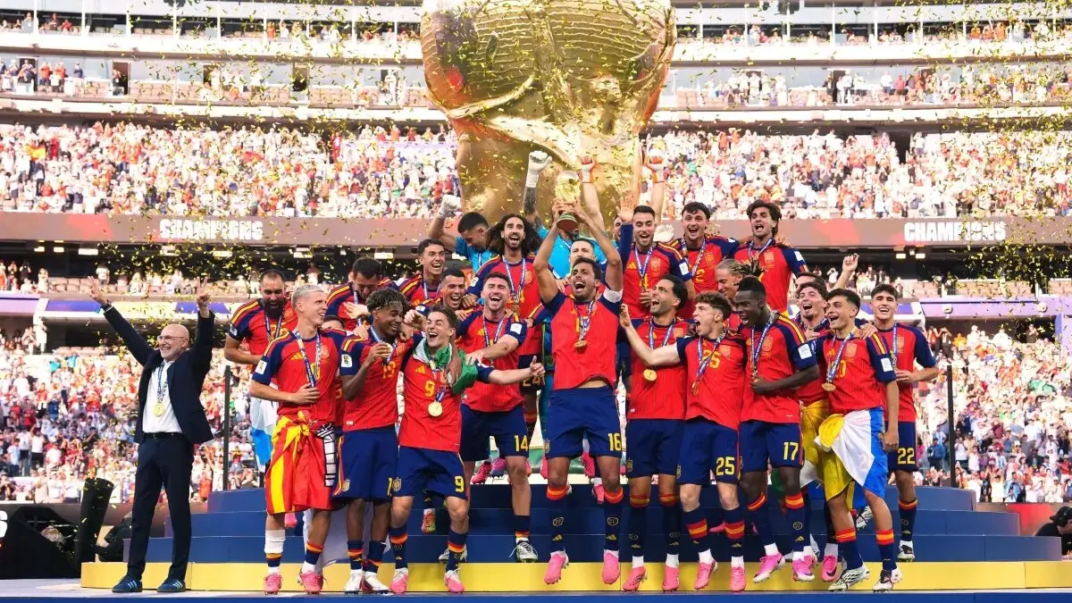 À CNN, Piqué diz qual o segredo do sucesso da Espanha no futebol