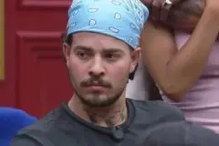 A Fazenda 18: Record exibe momento em que Jottapê desiste do reality; assista A Fazenda 18: Record mostra VAR da desistência de Jottapê do reality show; assista (Foto: Reprodução/ Record0