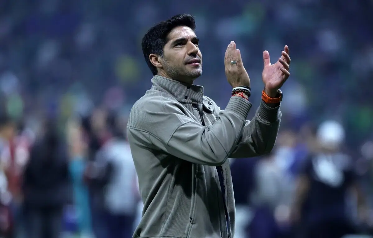 Abel Ferreira parabeniza jogadores do Palmeiras após classificação