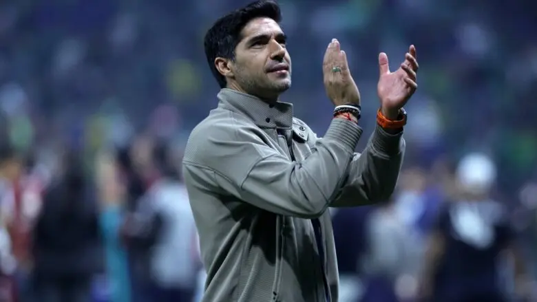 Abel Ferreira parabeniza jogadores do Palmeiras após classificação