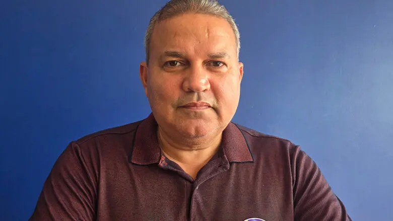 Aires Mota faz apelo contra descarte de santinhos nas ruas na reta final da campanha