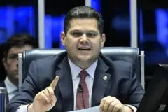 Alcolumbre anuncia calendário no Senado para votação da PEC que encerra escala 6×1