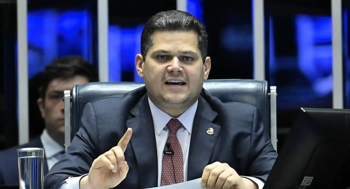 Alcolumbre anuncia calendário no Senado para votação da PEC que encerra escala 6×1