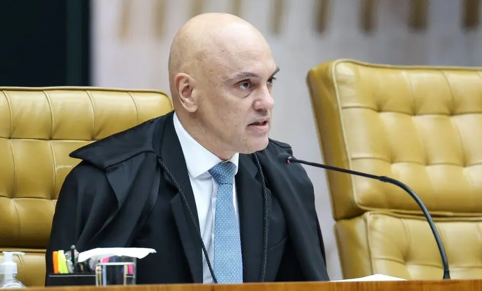 Alexandre de Moraes mandar prender Eduardo Bolsonaro e cancelar seus passaportes