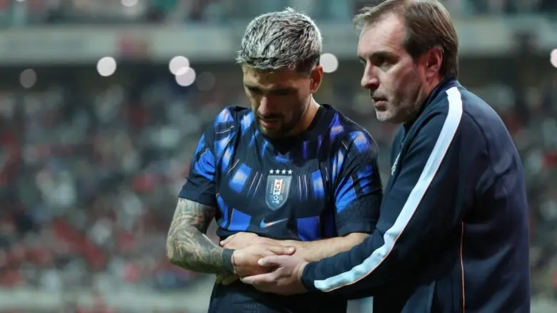Após cirurgia bem-sucedida, Arrascaeta recebe alta e vai para casa