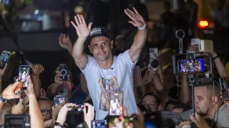 Após fala de Lula, Cleitinho reafirma apoio a Flávio Bolsonaro