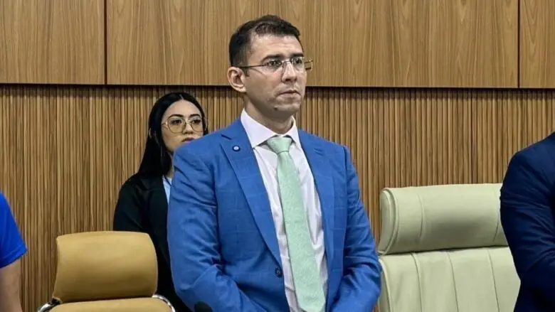 Após fiscalização de Pedro Geovar, Prefeitura limpa córrego no Cidade Nova
