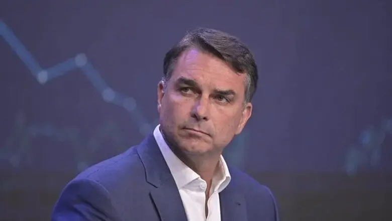 Argentina diz que Flávio entrou no país na noite de terça e voou ao Equador