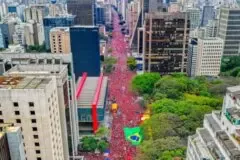 Ato por reeleição de Lula reúne apoiadores na Avenida Paulista