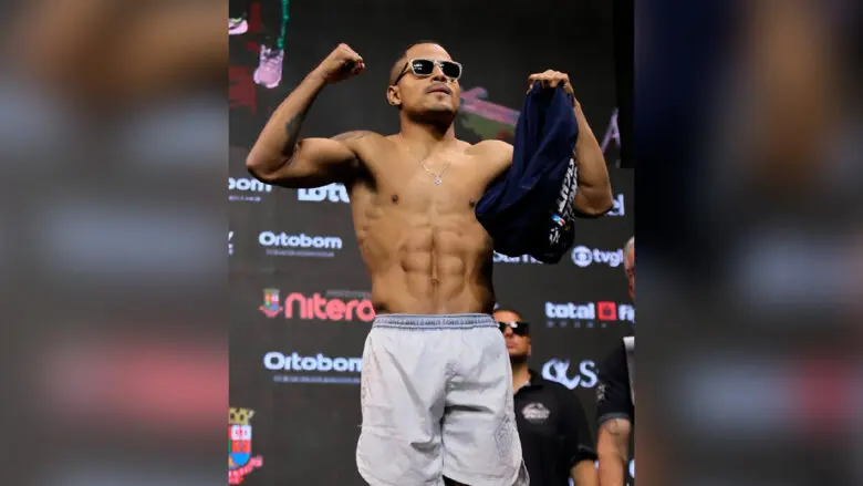 Brasiliense Eliwelton "Tourinho" vence o Jungle Fight 155 no peso-leve