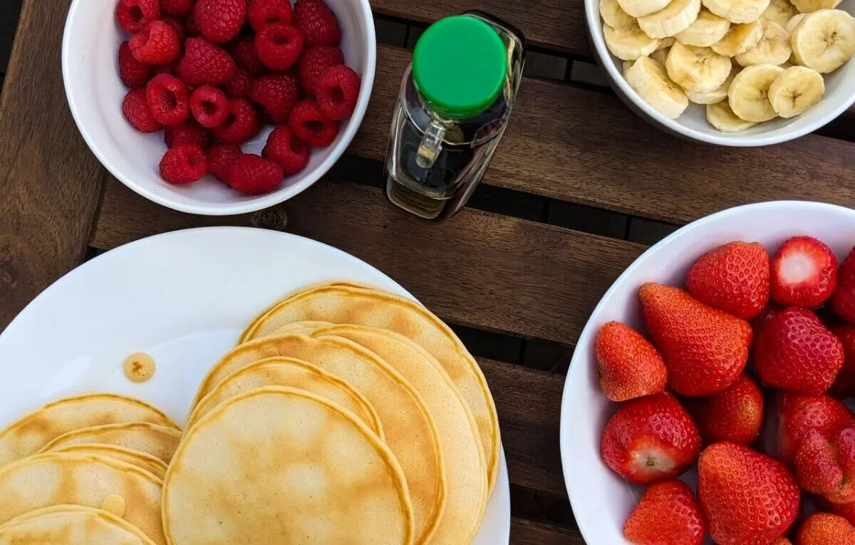 Brunch de domingo em casa: como montar um menu leve e escolher bebidas para harmonizar