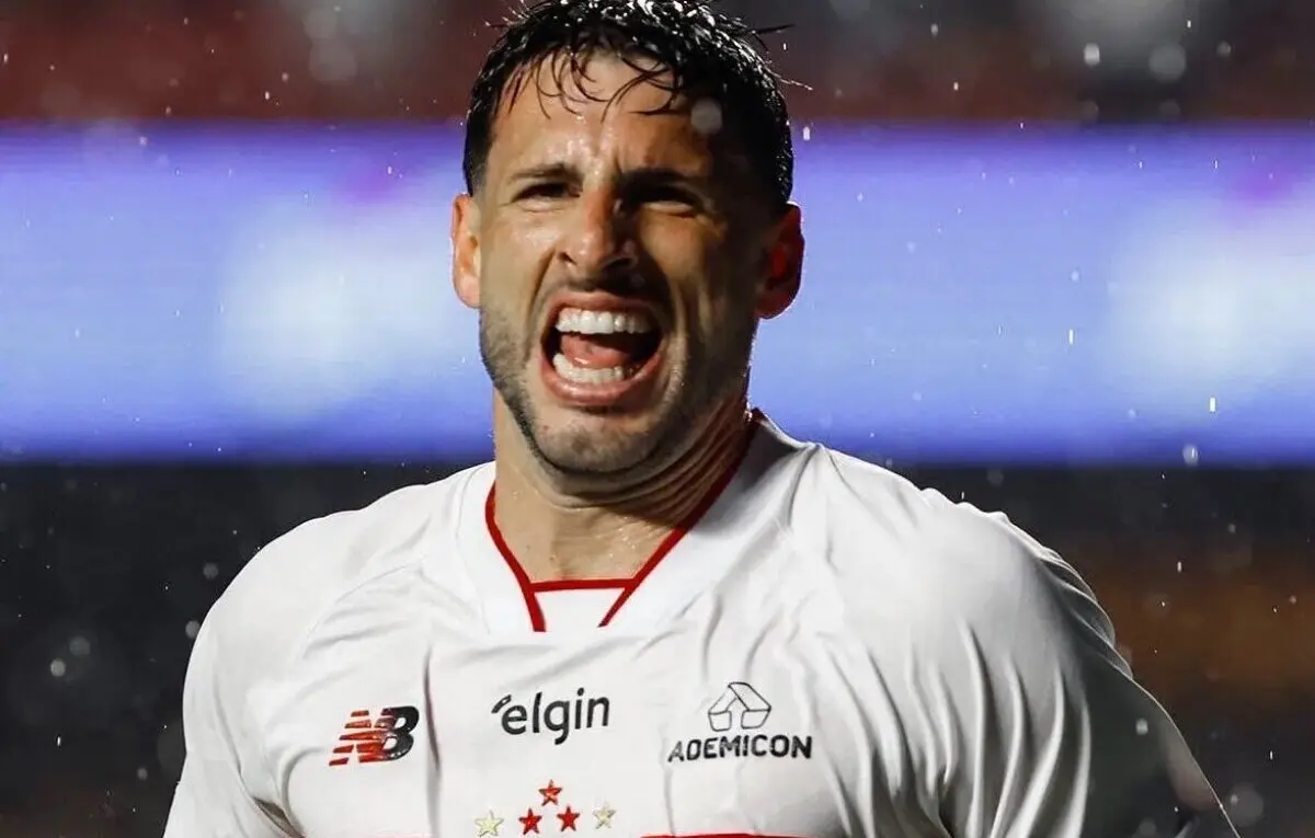 Calleri decide, São Paulo vence o Vitória e respira no Brasileirão