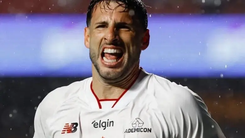 Calleri decide, São Paulo vence o Vitória e respira no Brasileirão