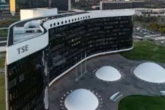 Campanha de Lula aciona TSE contra chapa de Flávio Bolsonaro por suposto abuso nas redes sociais