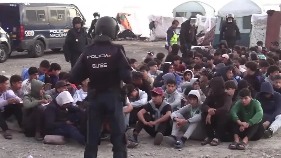 Ceuta: Espanha tira último acampamento de imigrantes antes de visita do rei