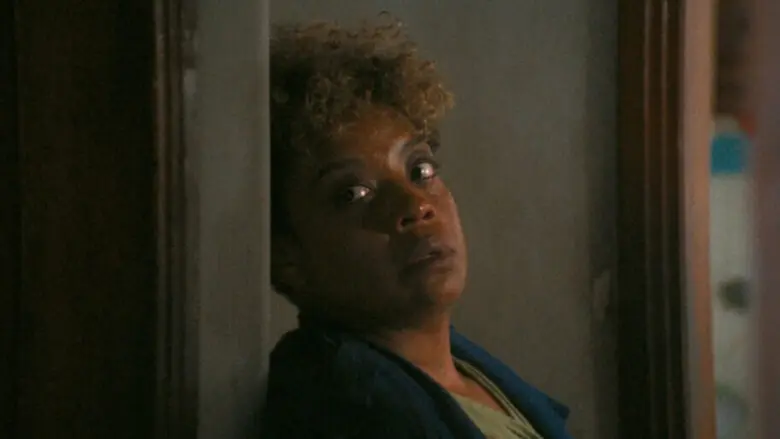 Crítica | A Professora de Francês – Fanatismo Religioso é o TERROR em Suspense com Grace Passô [Festival do Rio]