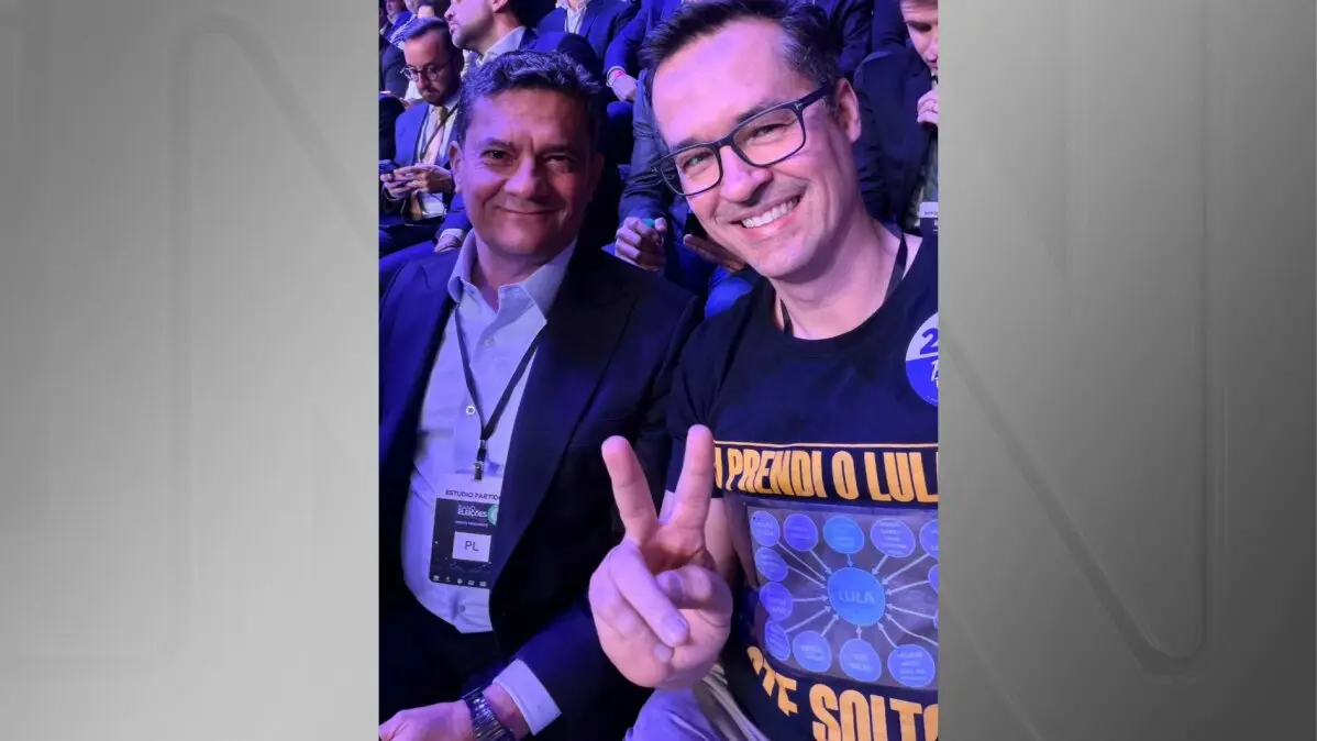 Dallagnol vai com Flávio a debate e usa blusa com PowerPoint da Lava Jato