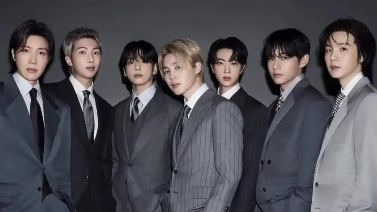 Dançarinos do BTS chegam ao Brasil, entram no clima do funk e fazem Passinho do Jamal; assista Dançarinos do BTS chegam ao Brasil, entram no clima do funk e fazem Passinho do Jamal; assista! (Foto: Divulgação/ HYBE)