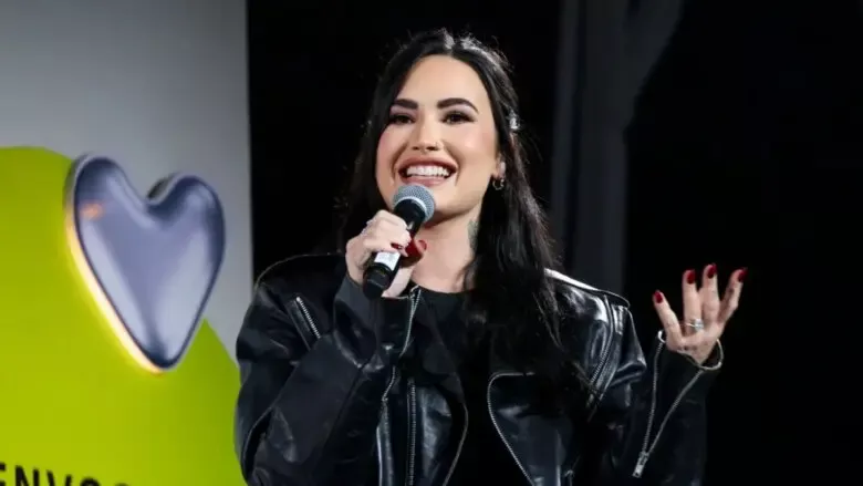 Demi Lovato vai parar no hospital após possível reação alérgica e atualiza fãs sobre estado de saúde Demi Lovato vai parar no hospital após possível reação alérgica e tranquiliza fãs: “Estou bem!” (Foto: Getty)
