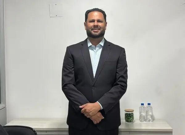 Democracia anacrônica? Uma democracia que não chega à mesa do trabalhador