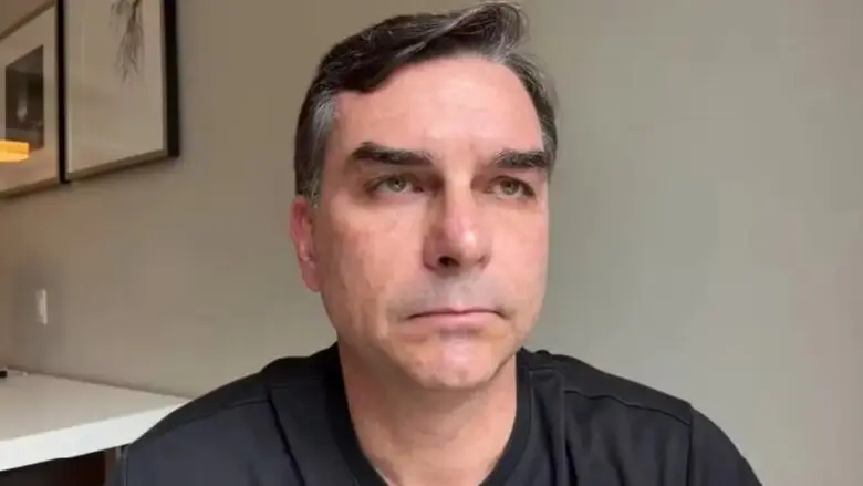 Departamento de Estado dos EUA concede vistos a Flávio Bolsonaro e família
