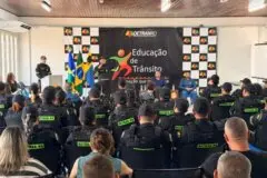 Detran entrega uniformes para agentes de trânsito