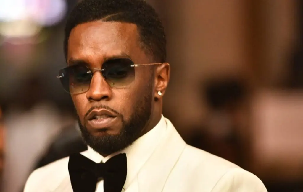 Diddy teria criado “equipe pessoal” e vivia vida de “luxo” dentro da prisão, diz reportagem