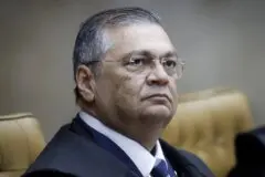 Dino critica violência e comemora eleições: “Certeza que outras virão”