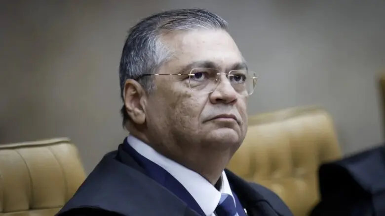 Dino critica violência e comemora eleições: “Certeza que outras virão”