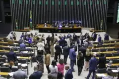 Direita decide votar a favor do fim da escala 6×1