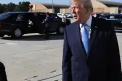 Donald Trump evita apoiar declaração de Flávio Bolsonaro sobre eleição no Brasil após concessão de visto nos EUA