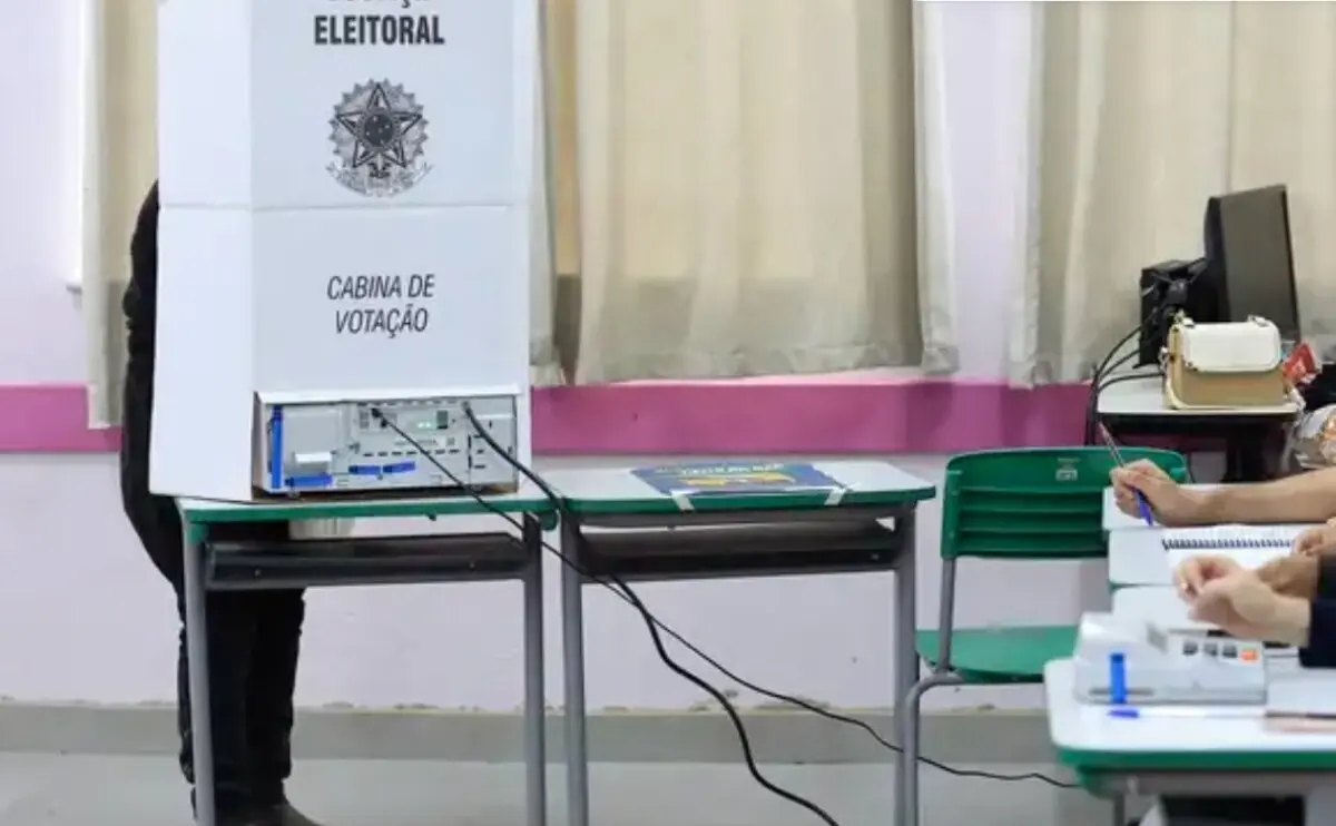 Eleitora é suspeita de filmar votação e divulgar imagens nas redes sociais em Seringueiras