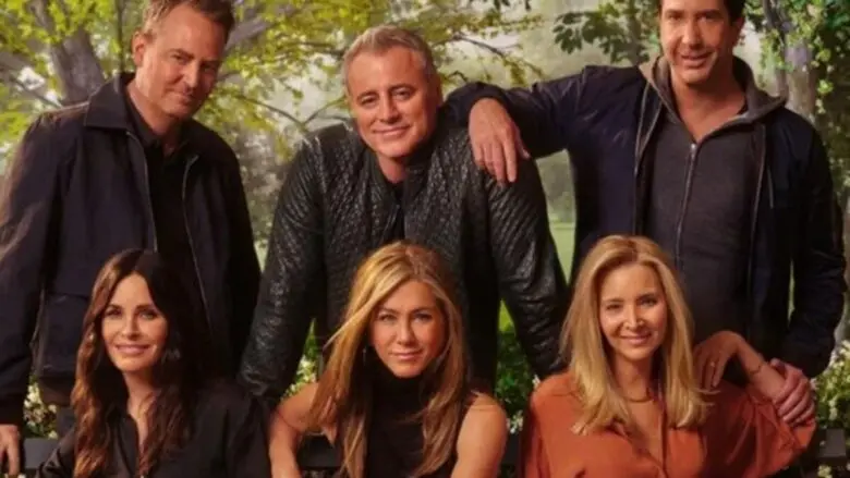Elenco de Friends chorou junto ao caixão de Matthew Perry, diz irmã do ator