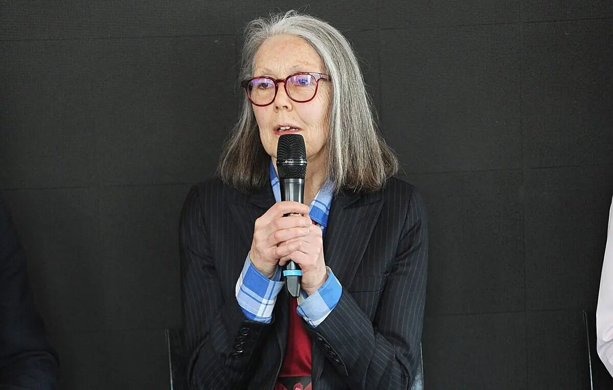 Escritora canadense Anne Carson vence o Prêmio Nobel de Literatura de 2026
