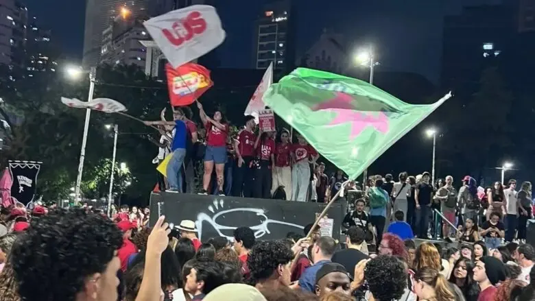 Estudantes realizam manifestações pró-Lula em dez estados e no DF
