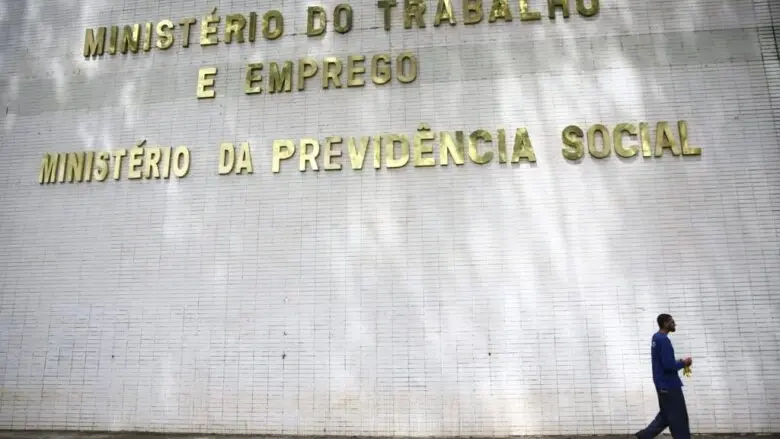 Fim da escala 6 X 1 pode beneficiar 14,8 milhões de trabalhadores