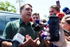 Flávio Bolsonaro anuncia voto a favor do fim da escala 6×1
