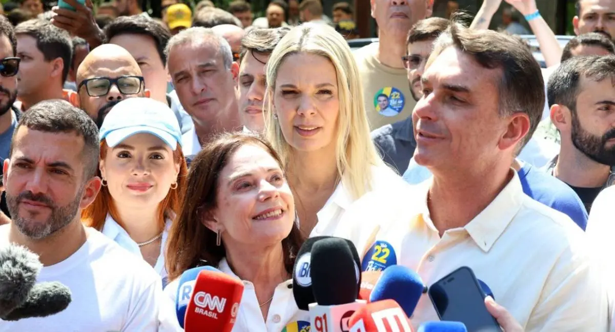 Flávio Bolsonaro diz que vai manter Bolsa Família e promete foco em mobilidade social e empreendedorismo