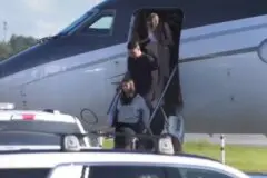 Flávio Bolsonaro e família desembarcam nos EUA depois de deixar o Brasil; veja vídeo