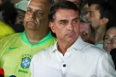 Flávio Bolsonaro não entrega passaporte à PF no prazo determinado pelo STF