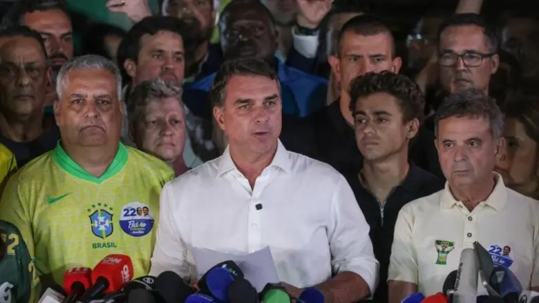 Flávio Bolsonaro questiona decisão do STF e anuncia que pedirá a anulação do segundo turno das eleições