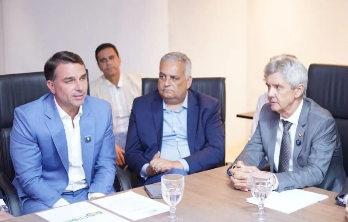 Flávio Bolsonaro se reúne com senador Bagattoli e FPA para discutir os rumos do setor produtivo