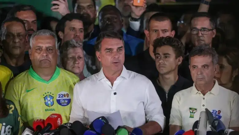 Flávio não reconhece vitória de Lula e tentará anulação do pleito