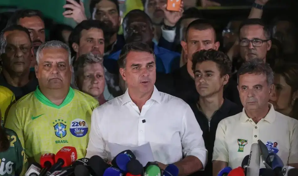 Flávio não reconhece vitória de Lula e tentará anulação do pleito