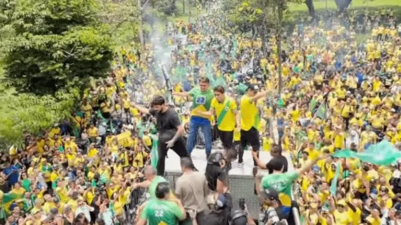 Flávio reúne Tarcísio, Zema e Cleitinho em ato em Belo Horizonte