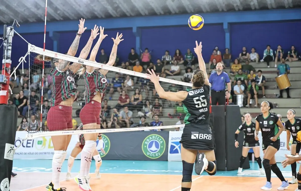 Fluminense derrota Brasília Vôlei e enfrenta Universitário na final da Copa