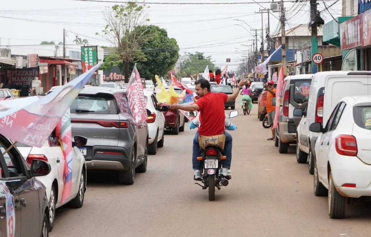 Fotos-“A hora da virada chegou”: carreata do time de Lula reúne centenas de veículos e empolga apoiadores